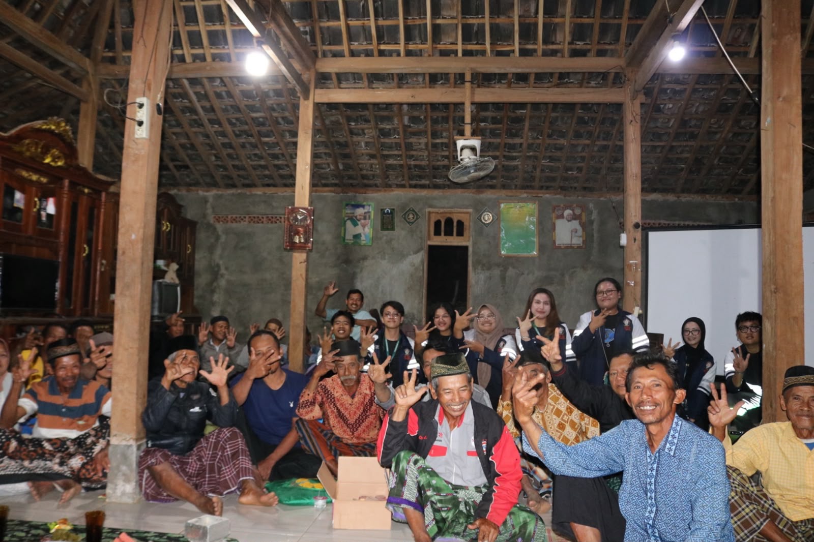 Program Kerja Multidisiplin 1 KKN-R Universitas Diponergoro dengan Mendorong Pemanfaatan Pekarangan Rumah Secara Produktif